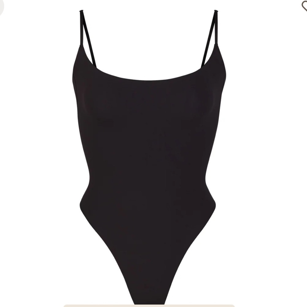 Skims FITS EVERYBODY
CAMI BODYSUIT
